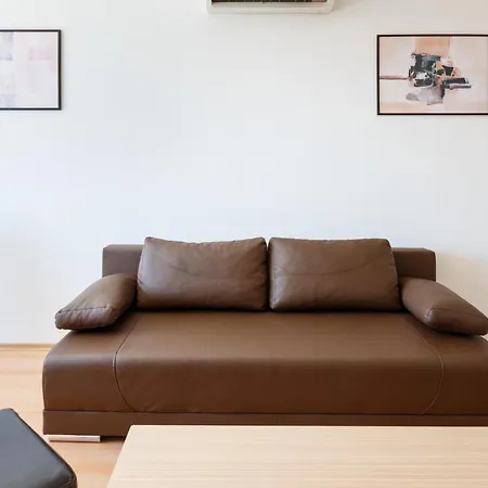 Charming 1 Bedroom アパート *